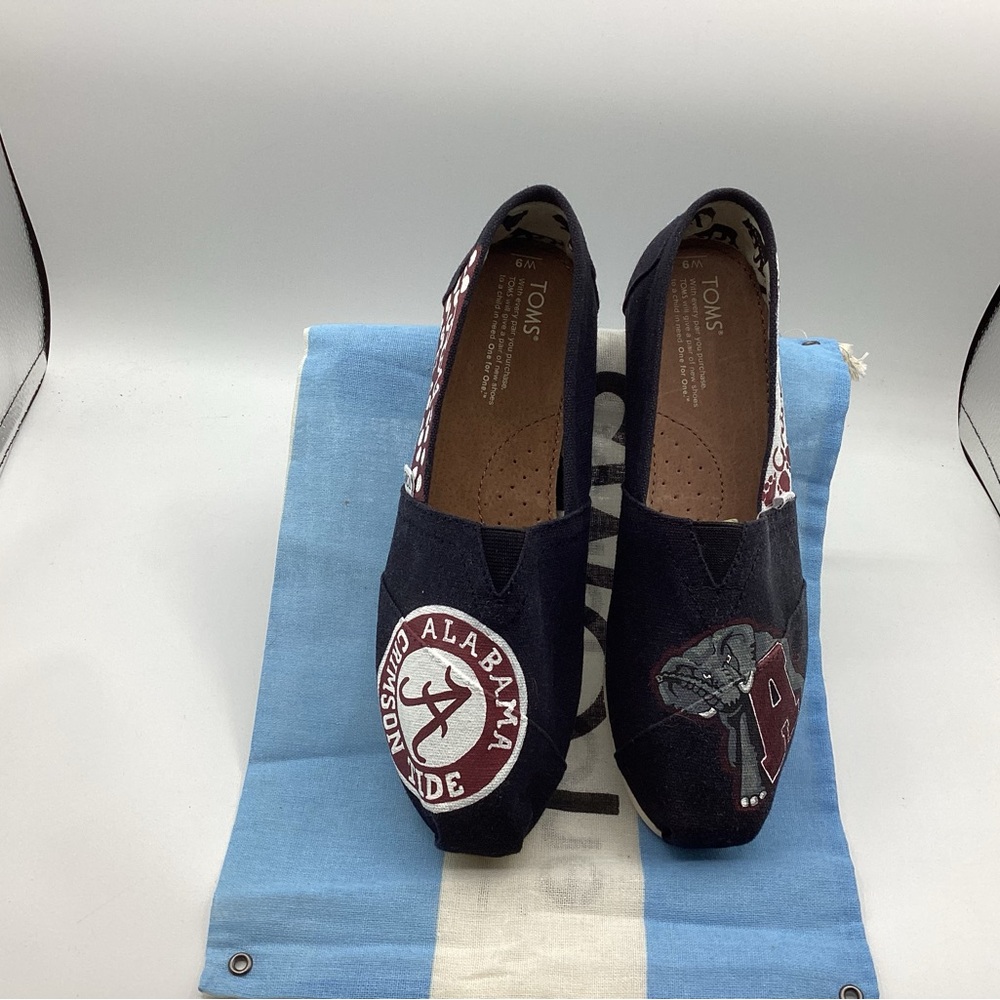 Alabama Crimson Tide Toms special edition shoes. Women’s 9 New